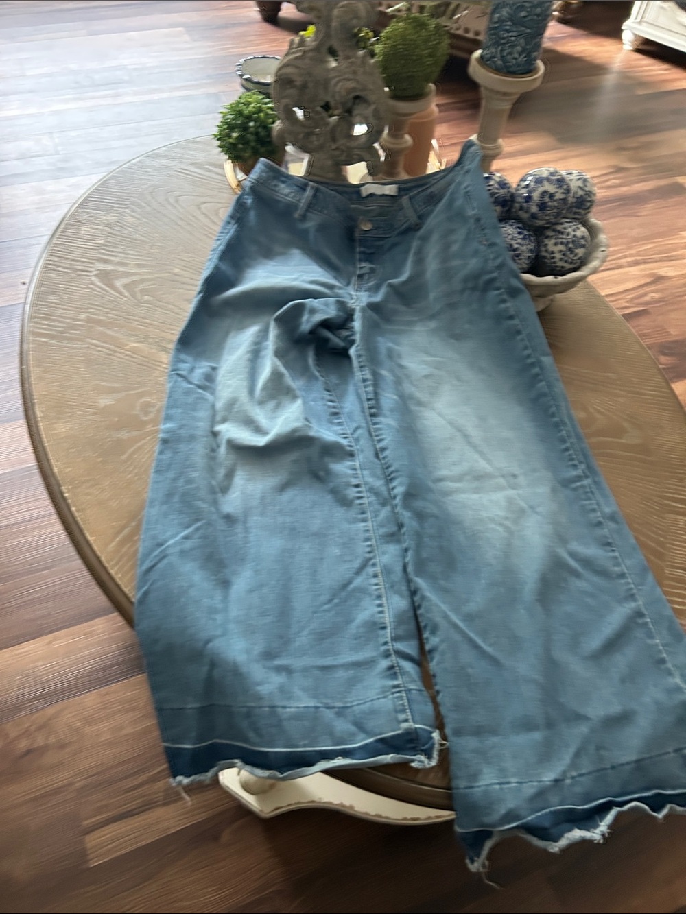 1822 Denim Light Washed Blue Wide Leg Women’s Jeans Casual High-Rise Raw Hem 12